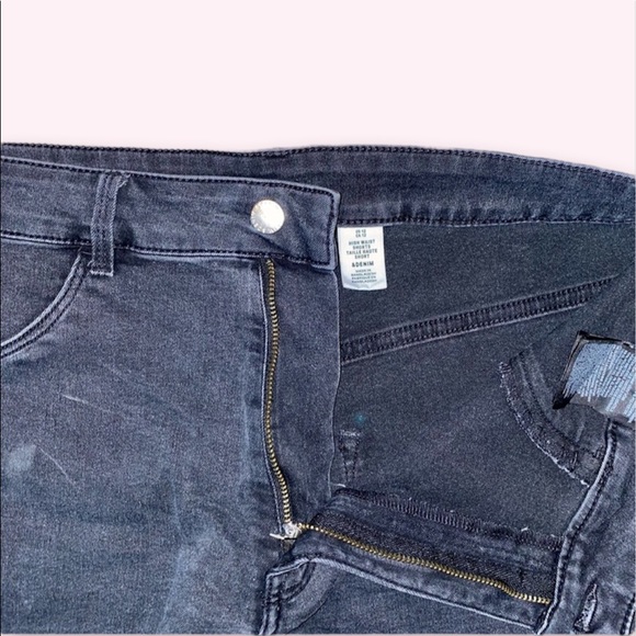 High-Waisted Black Denim Shorts - Picture 3 of 6